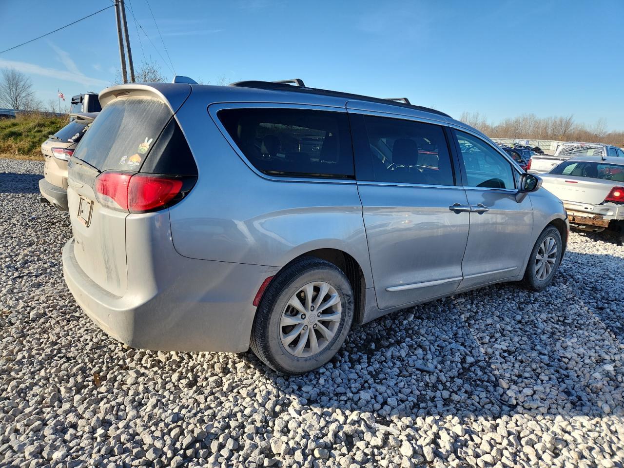 2017 Chrysler Pacifica Touring L - Фото 3