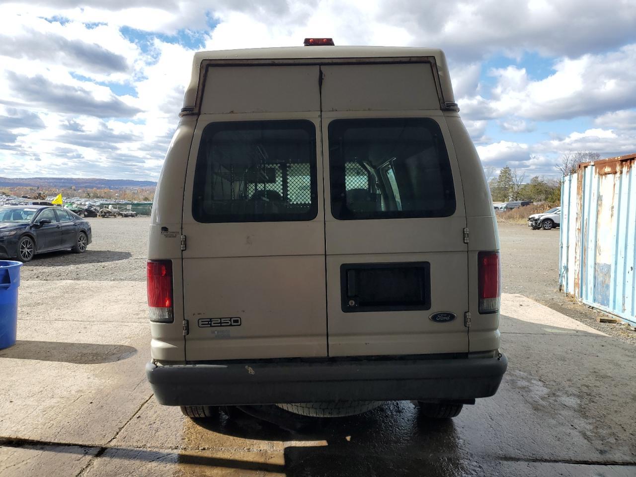 2003 Ford Econoline E250 Van - Фото 6