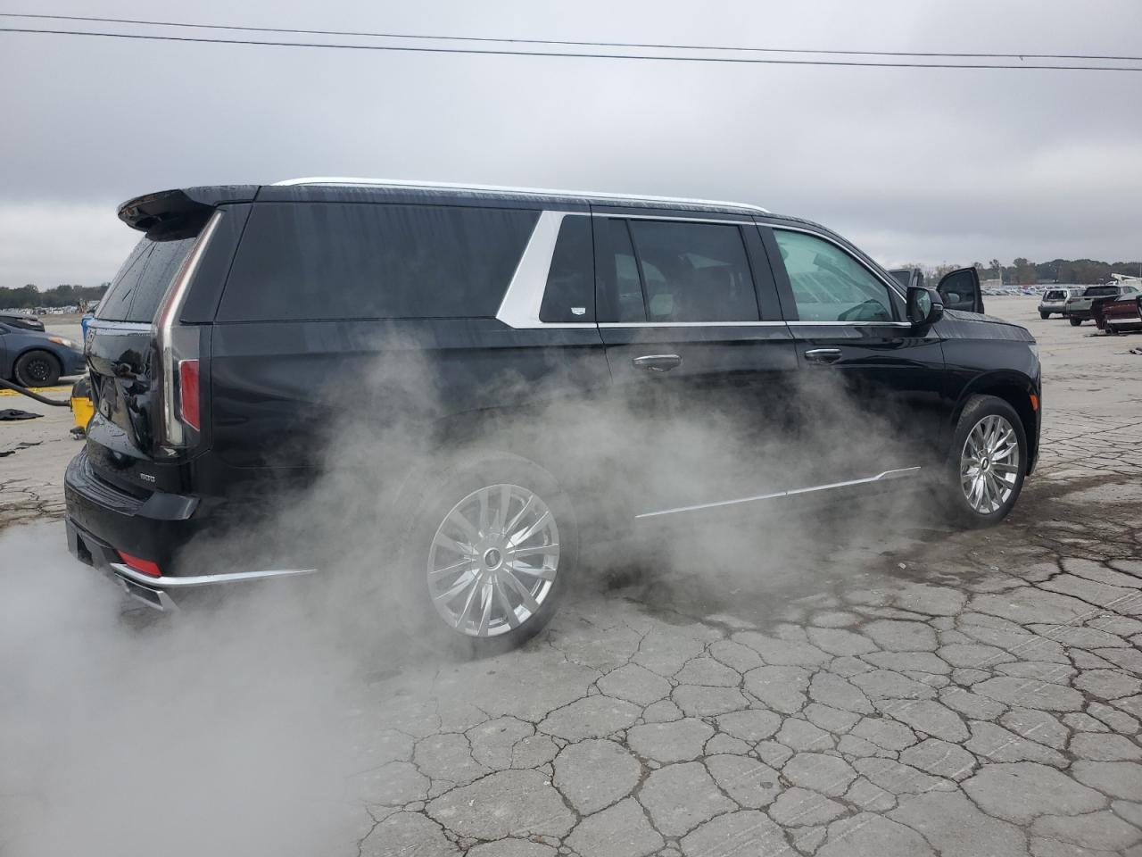 2023 Cadillac Escalade Esv Premium Luxury - Image 3