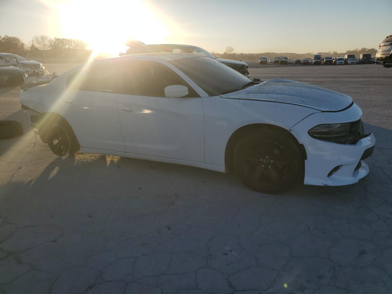 2016 Dodge Charger Sxt - Image 4