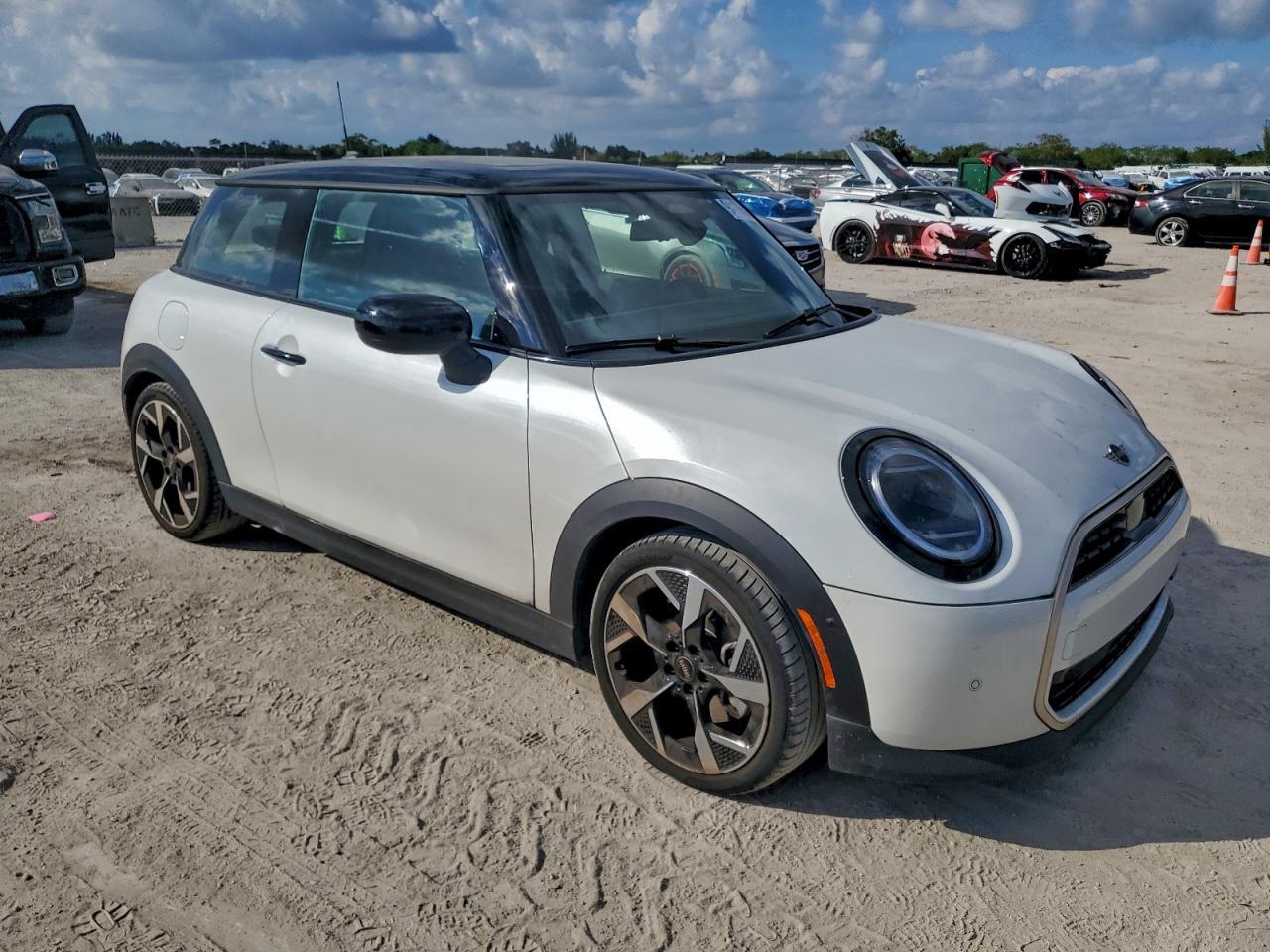 2025 Mini Cooper Base - Image 4