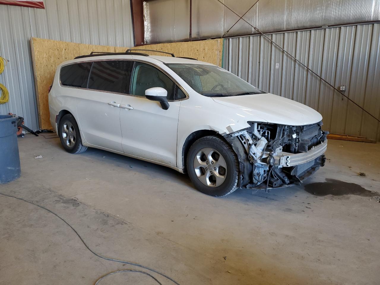 2017 Chrysler Pacifica Lx - Image 4