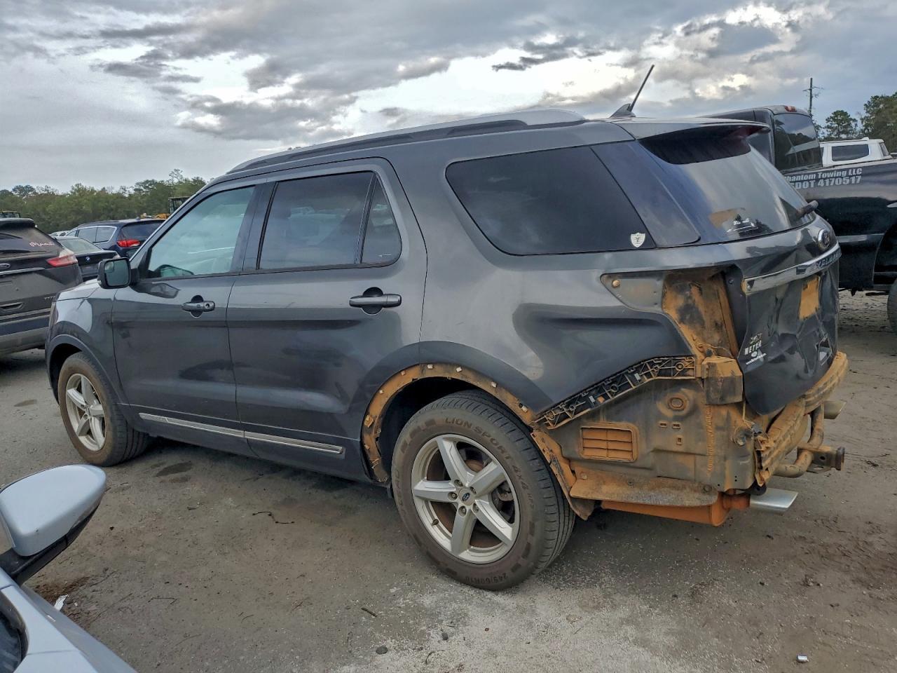 2018 Ford Explorer Xlt - Фото 2