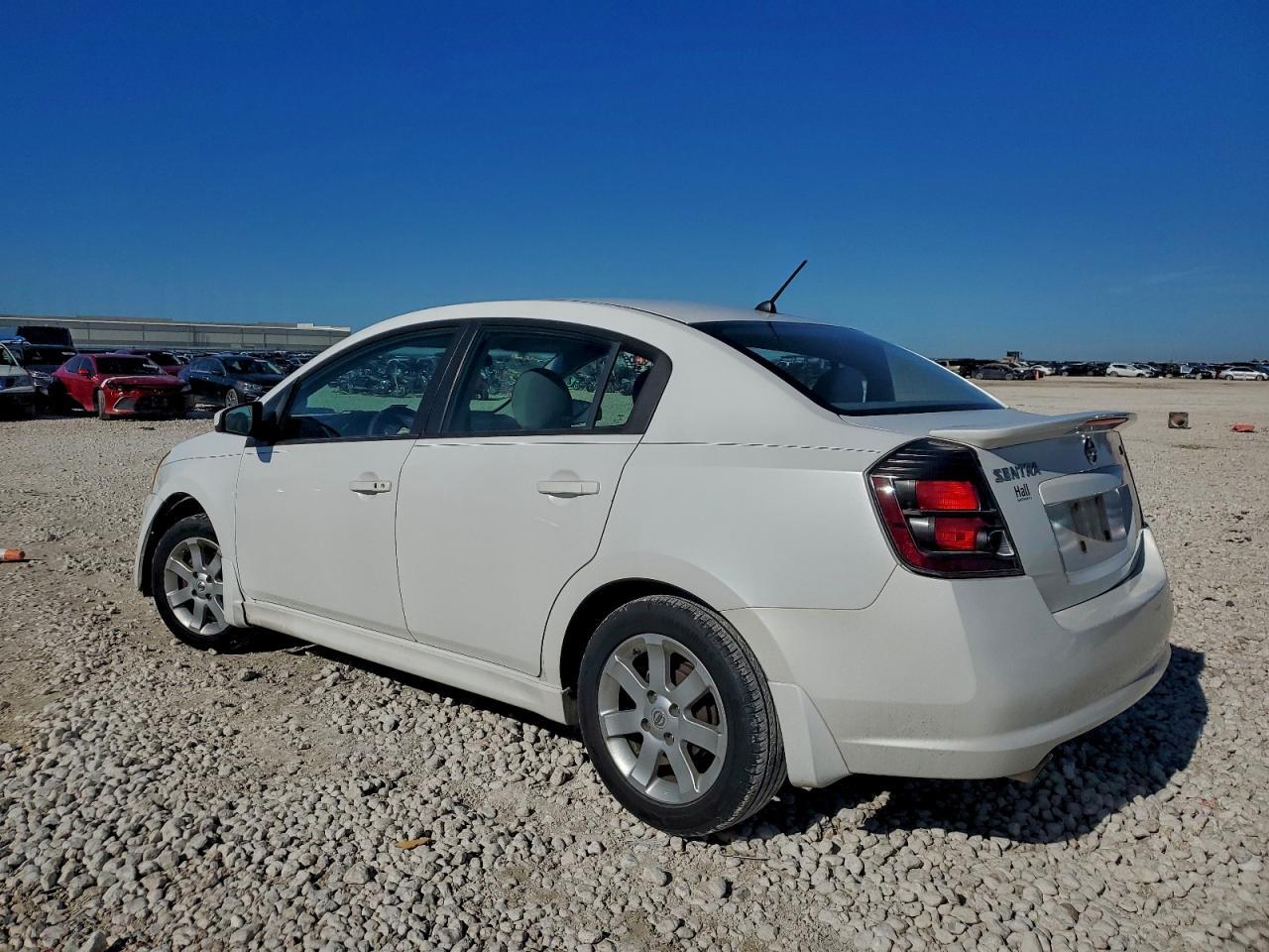 2010 Nissan Sentra 2.0 - Фото 2