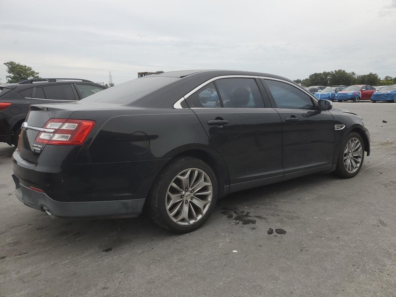 2015 Ford Taurus Limited - Image 3