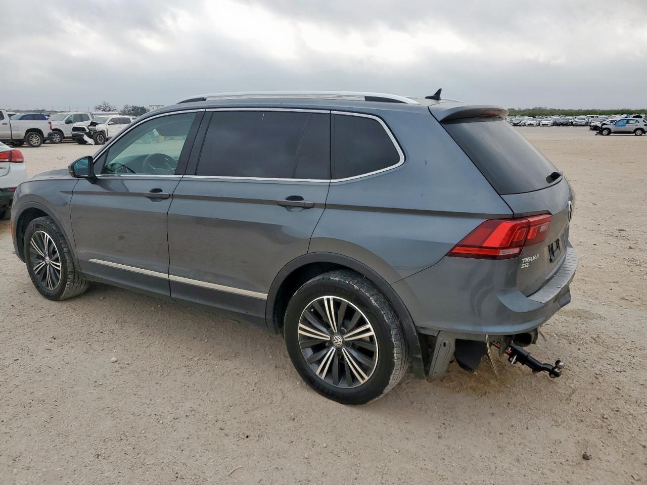 2018 Volkswagen Tiguan Se - Image 2
