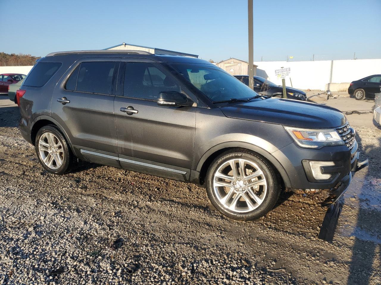 2017 Ford Explorer Xlt - Image 4