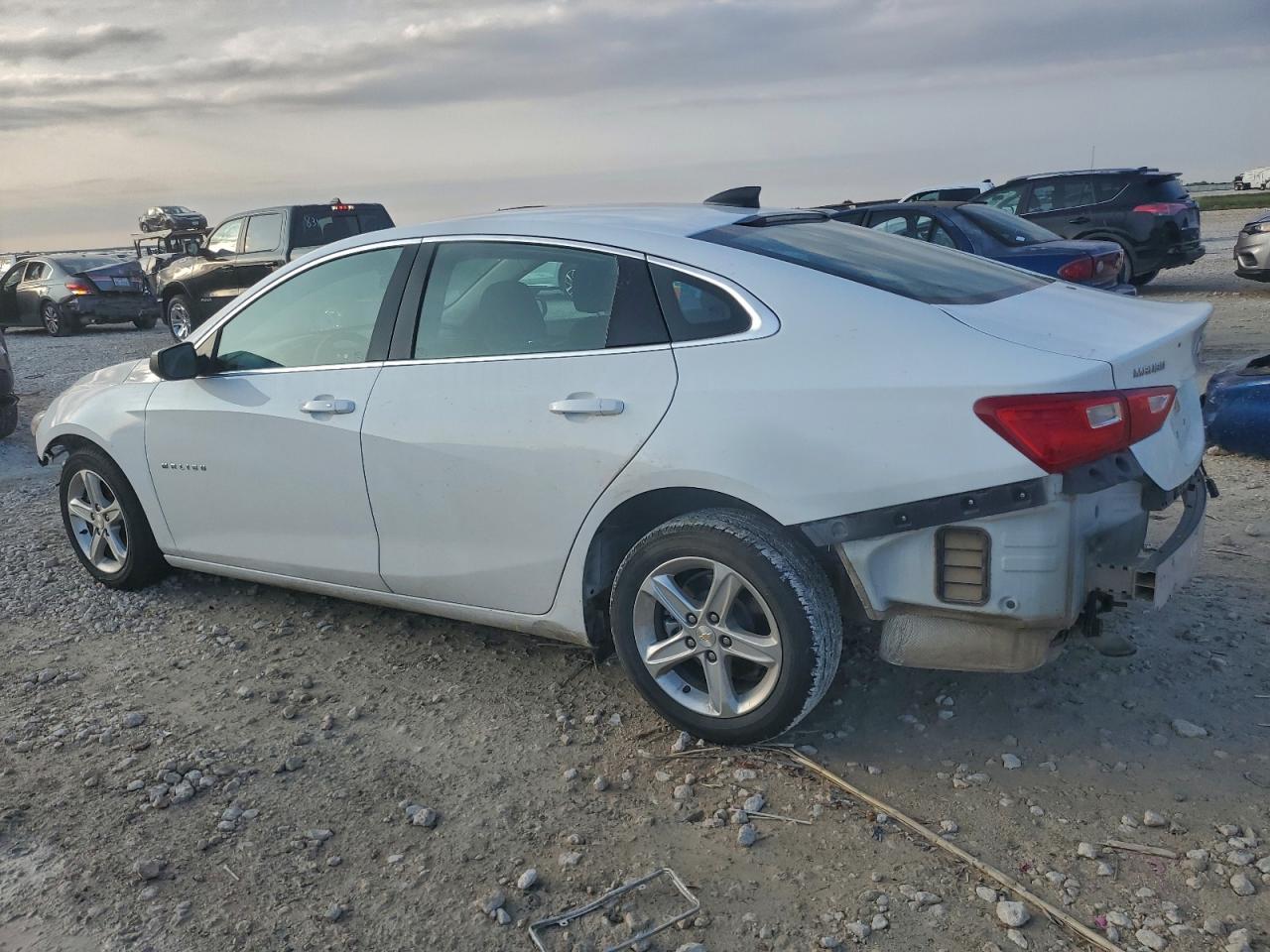 2023 Chevrolet Malibu Ls - Фото 2