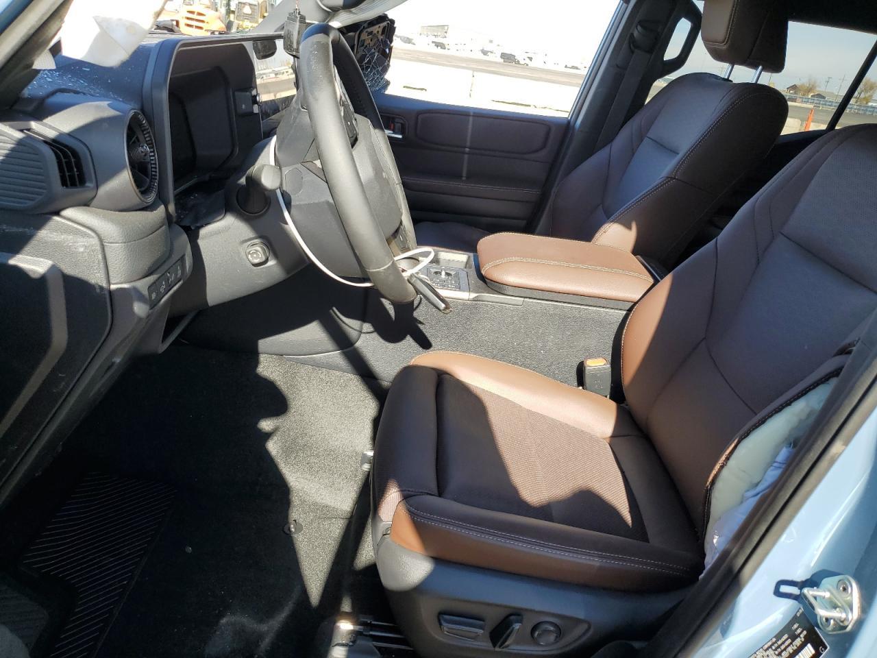 2025 Toyota Land Cruiser Base - Фото 7