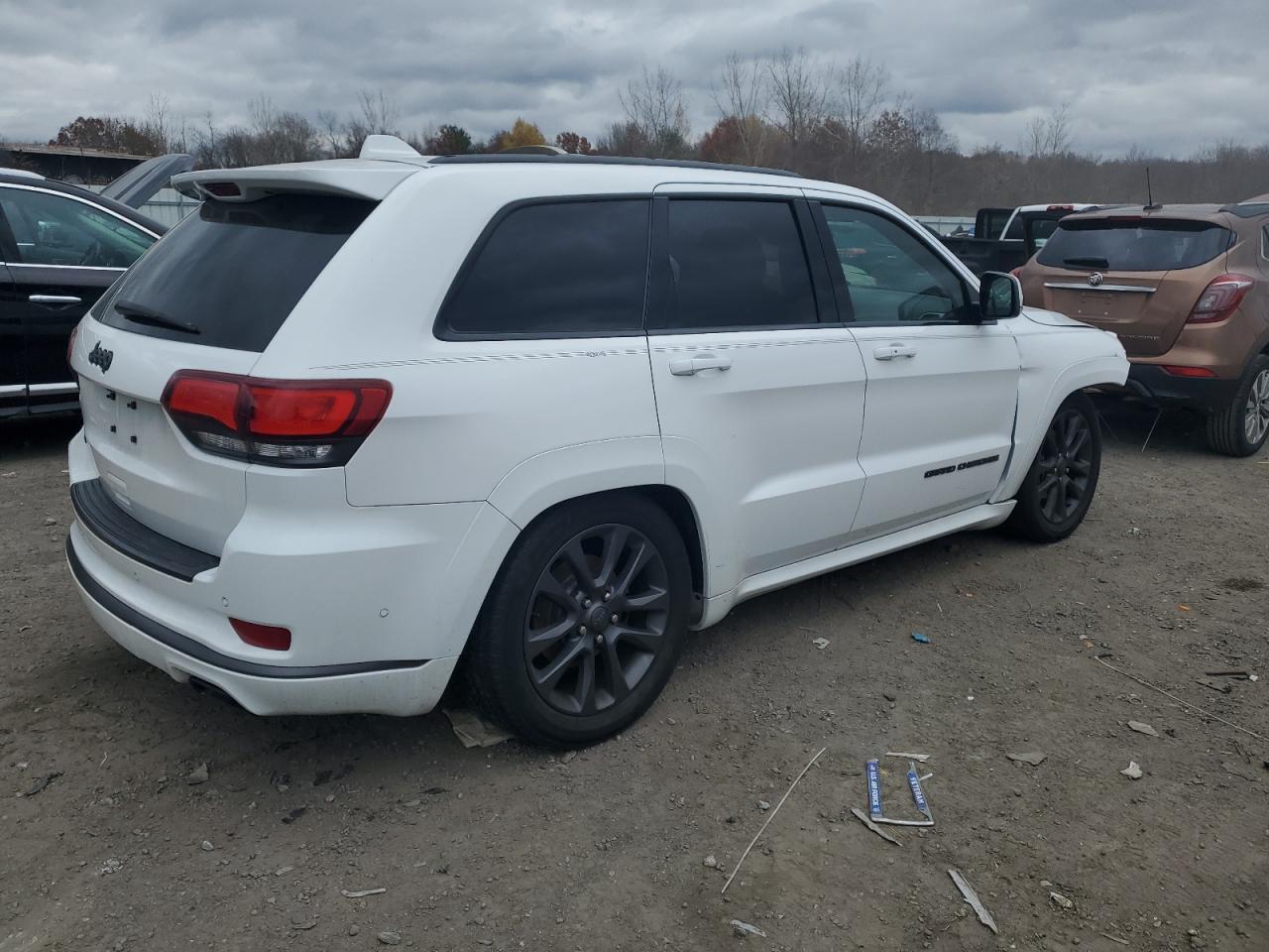 2018 Jeep Grand Cherokee Overland - Image 3