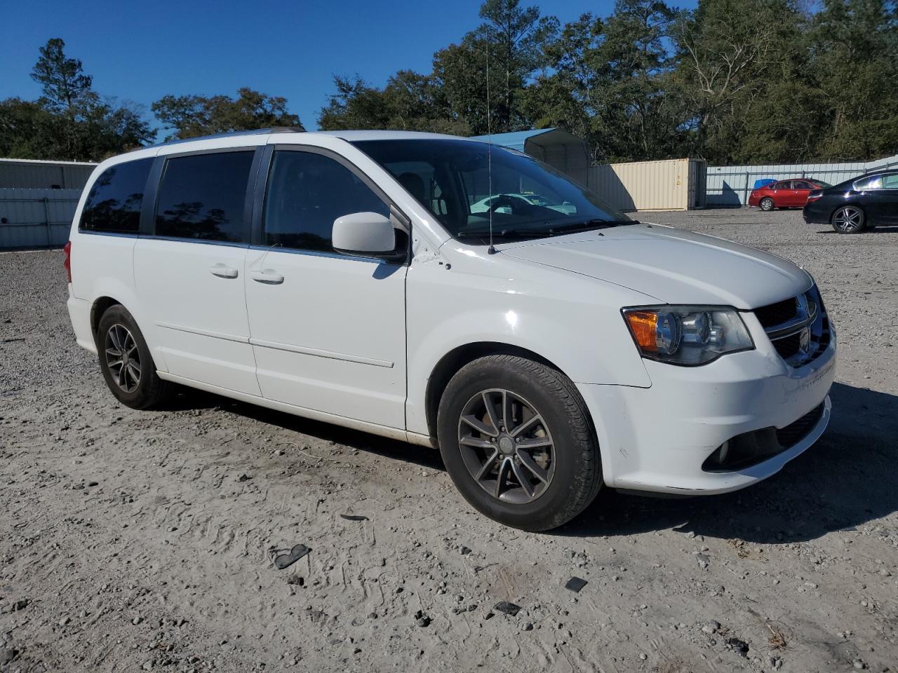 2017 Dodge Grand Caravan Sxt - Image 4