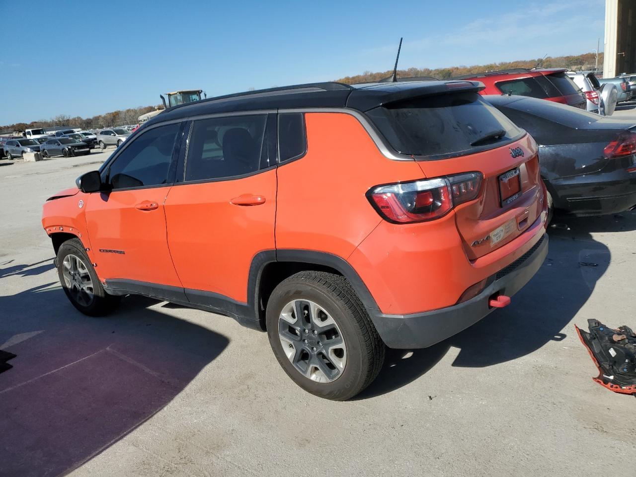 2018 Jeep Compass Trailhawk - Image 2