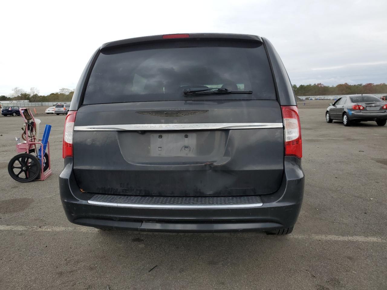 2012 Chrysler Town & Country Touring - Фото 6