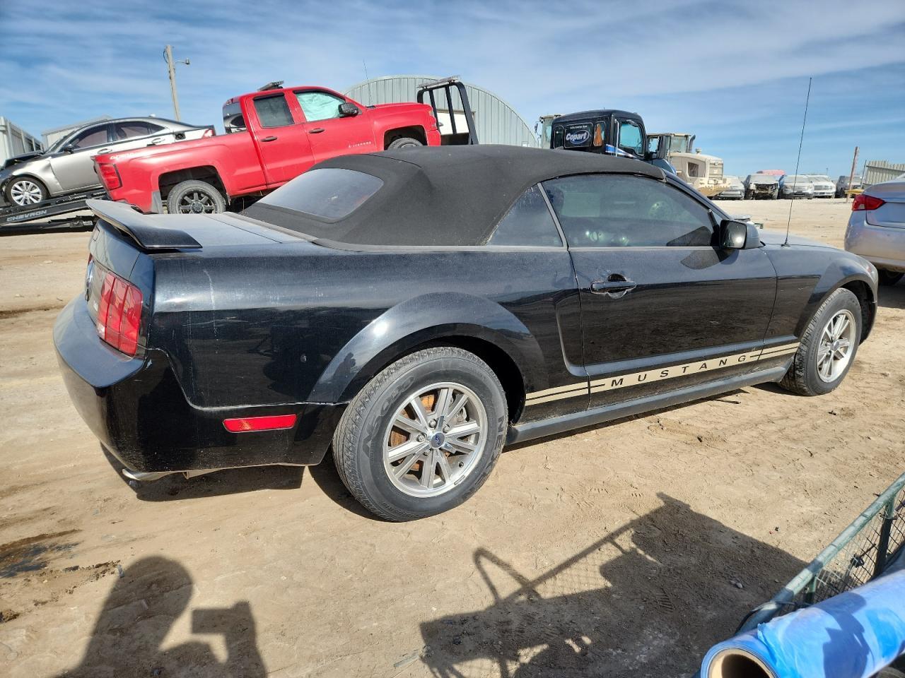 2005 Ford Mustang - Image 3