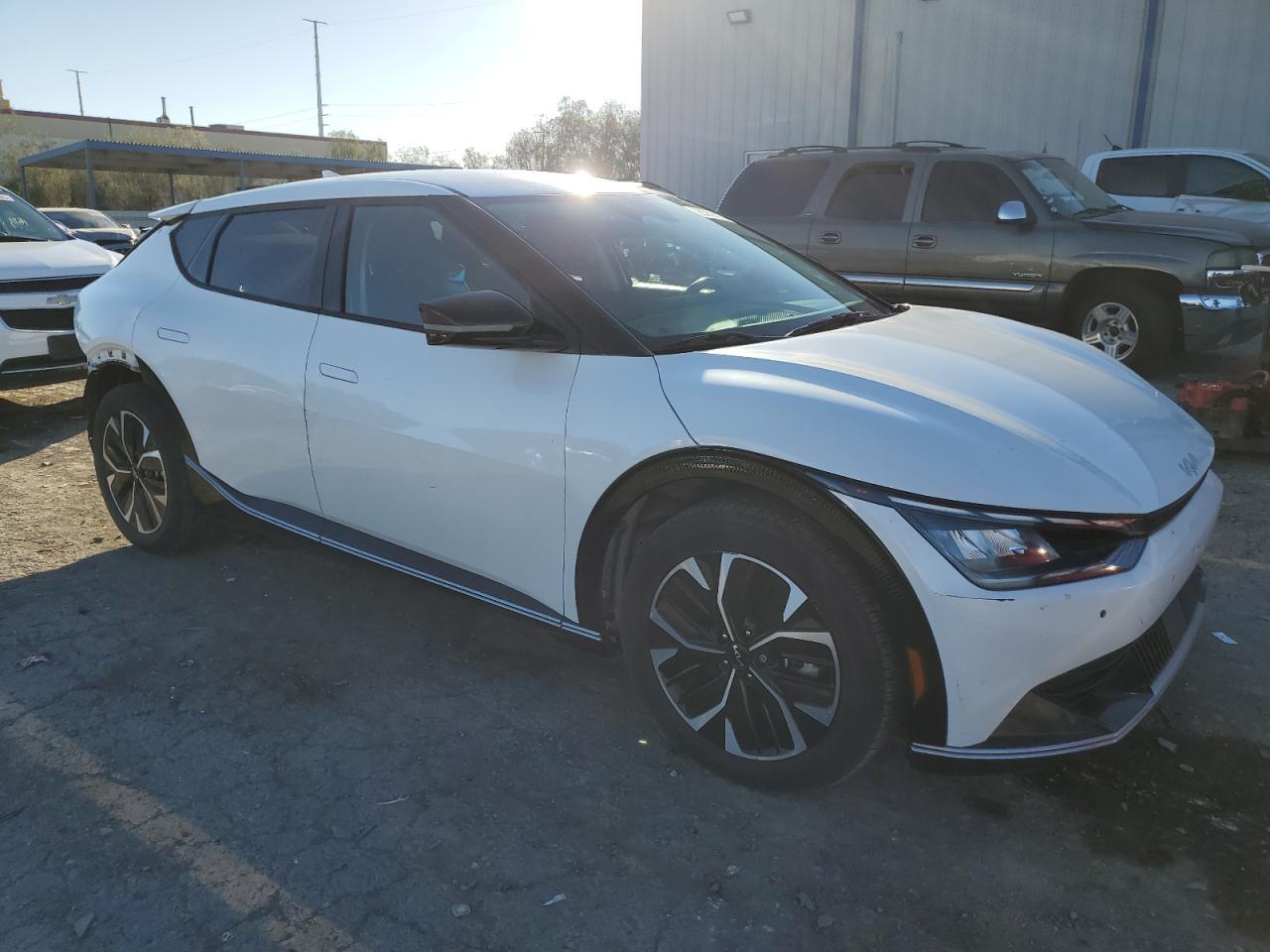 2022 Kia Ev6 Light - Фото 4