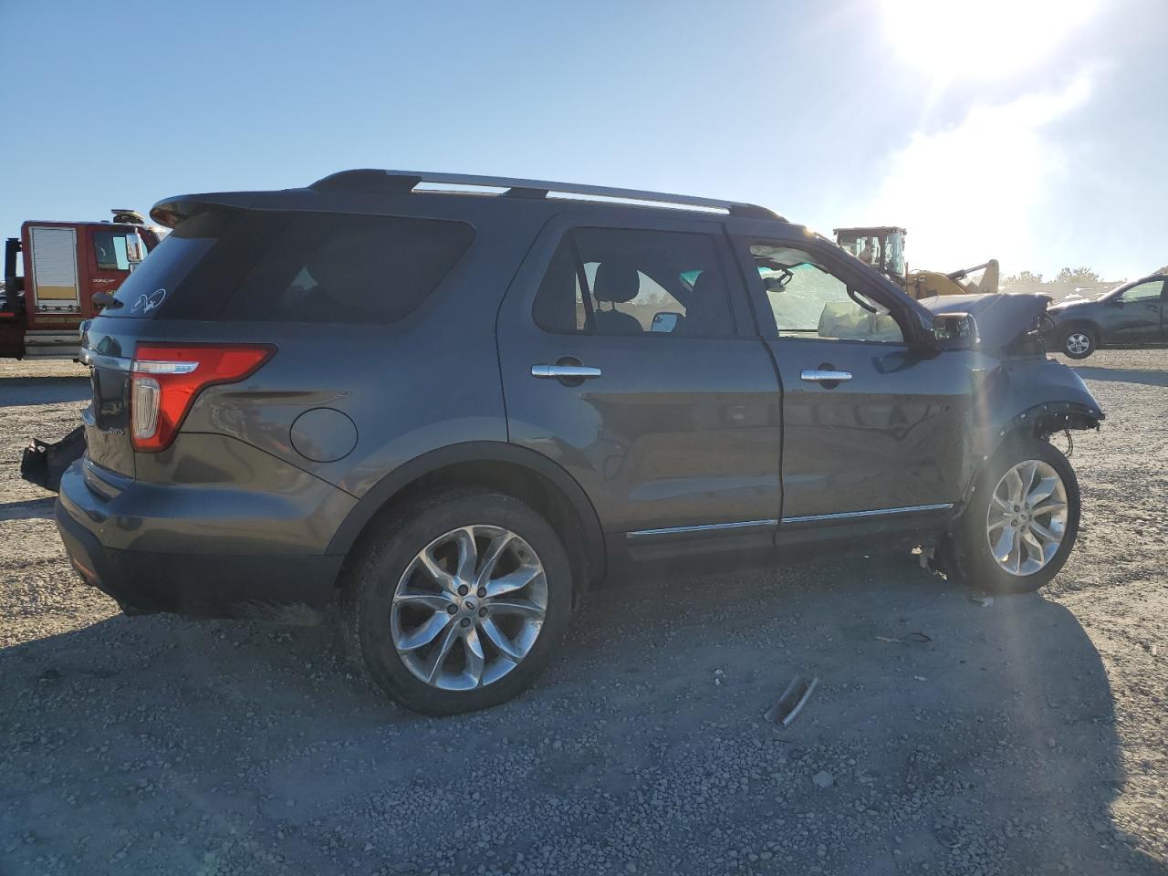 2015 Ford Explorer - Фото 3