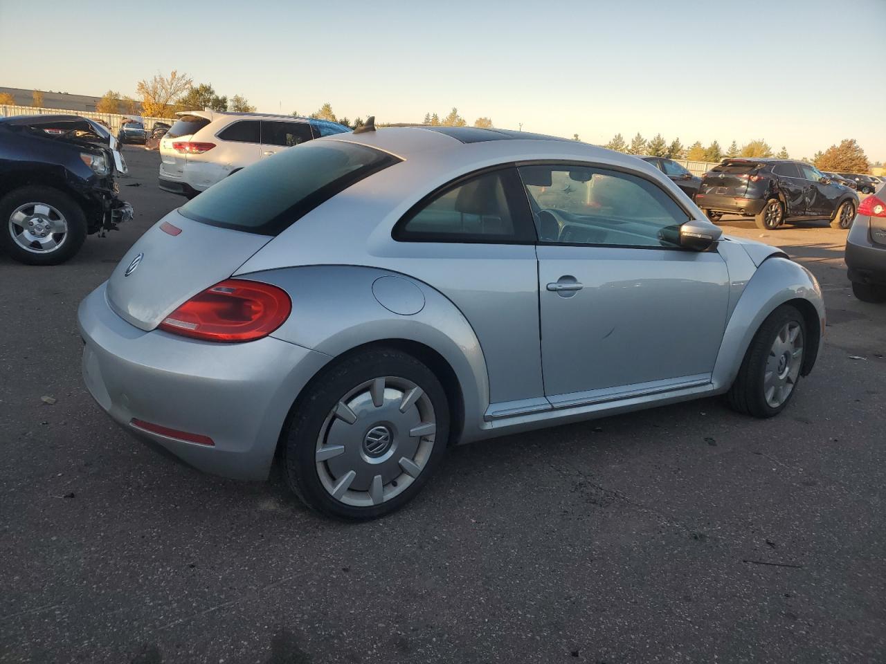 2013 Volkswagen Beetle - Image 3