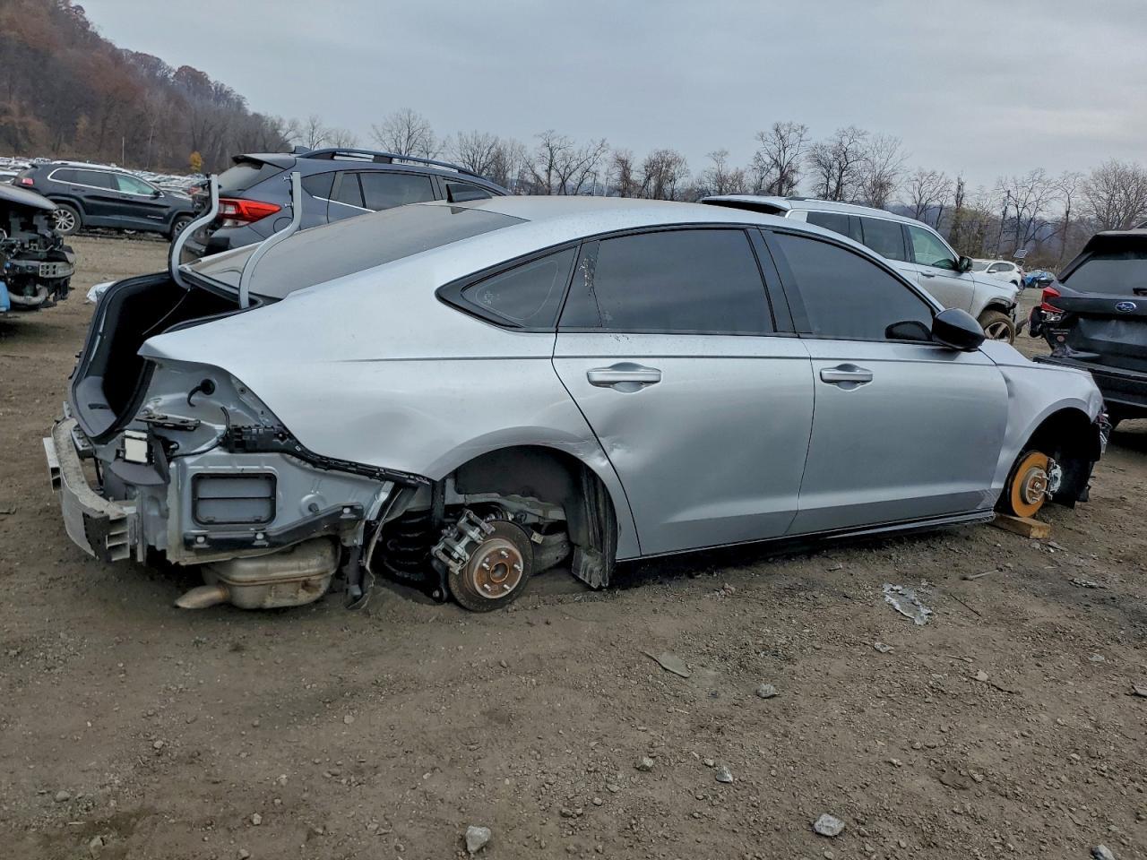 2024 Honda Accord Hybrid Sport-L - Image 3