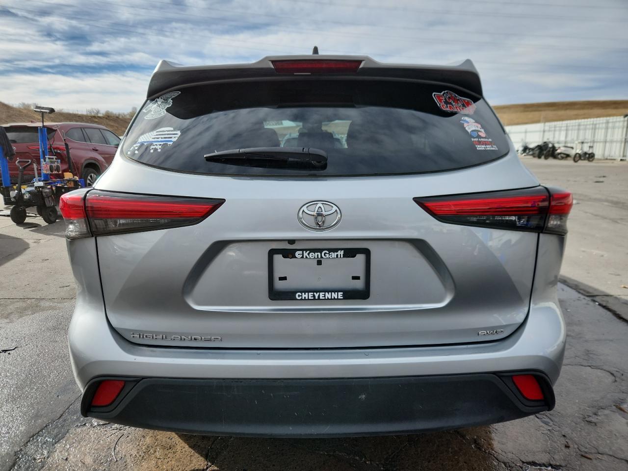 2022 Toyota Highlander L - Image 6