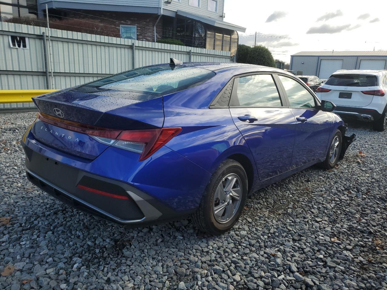 2024 Hyundai Elantra Se - Фото 3