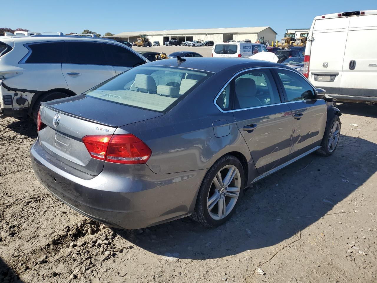 2014 Volkswagen Passat Se - Фото 3