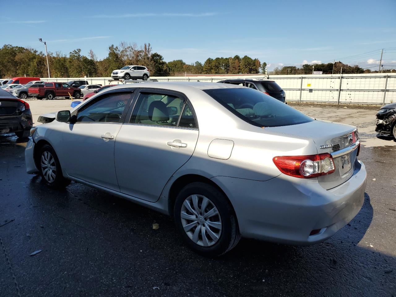 2013 Toyota Corolla Base - Фото 2
