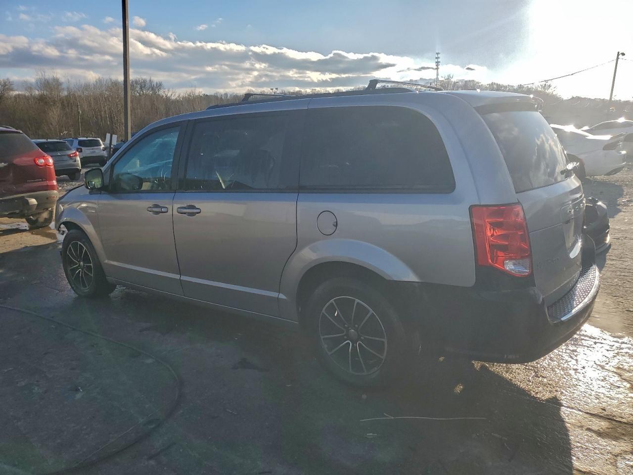 2018 Dodge Grand Caravan Gt - Фото 2