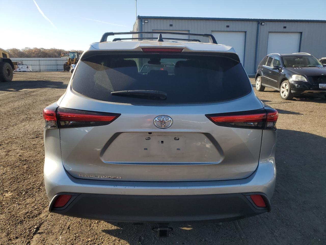 2022 Toyota Highlander L - Фото 6