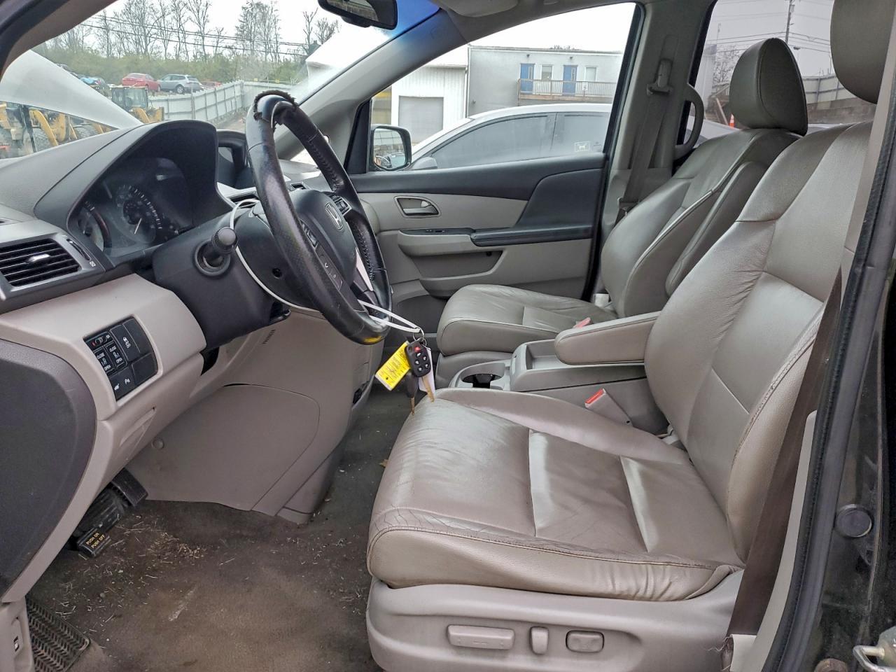 2011 Honda Odyssey Touring - Image 7