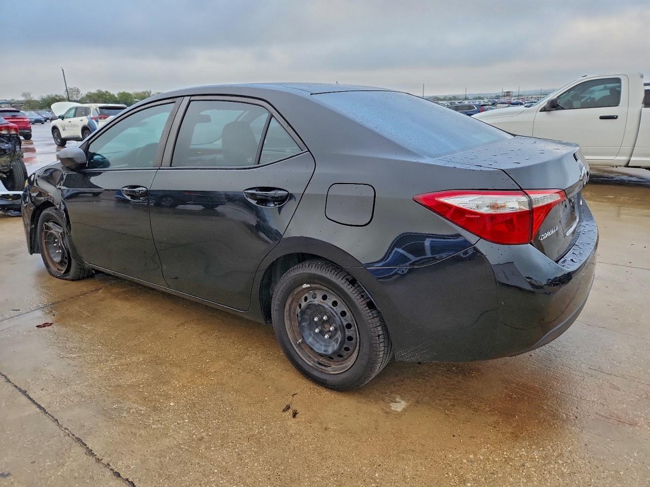 2015 Toyota Corolla Le - Фото 2