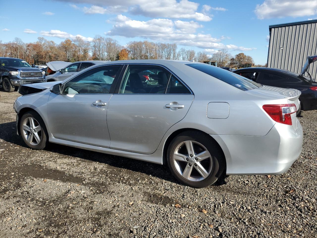 2014 Toyota Camry L - Фото 2