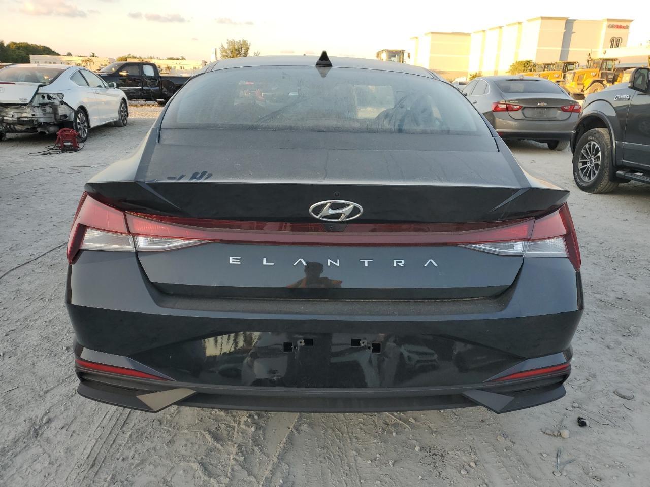 2022 Hyundai Elantra Sel - Image 6