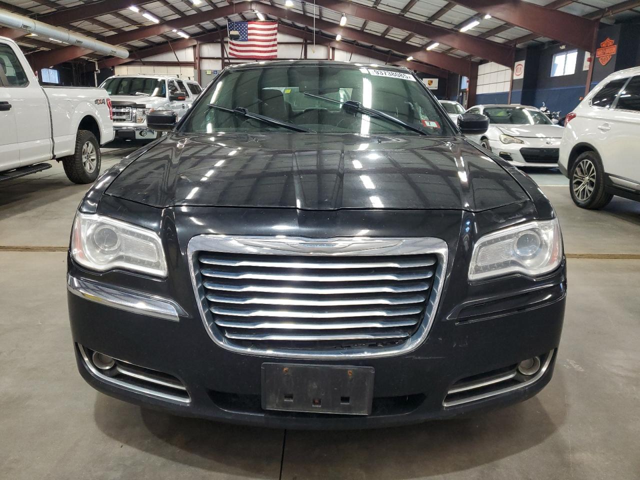 2013 Chrysler 300 - Image 5
