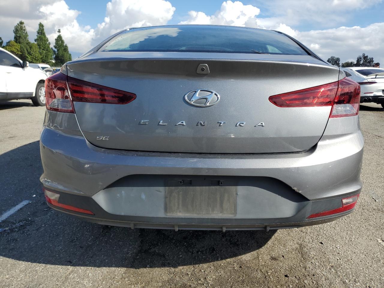 2020 Hyundai Elantra Se - Image 6
