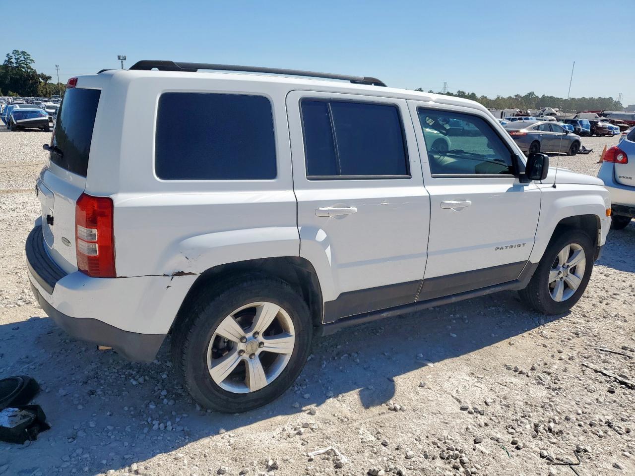 2015 Jeep Patriot Latitude - Фото 3