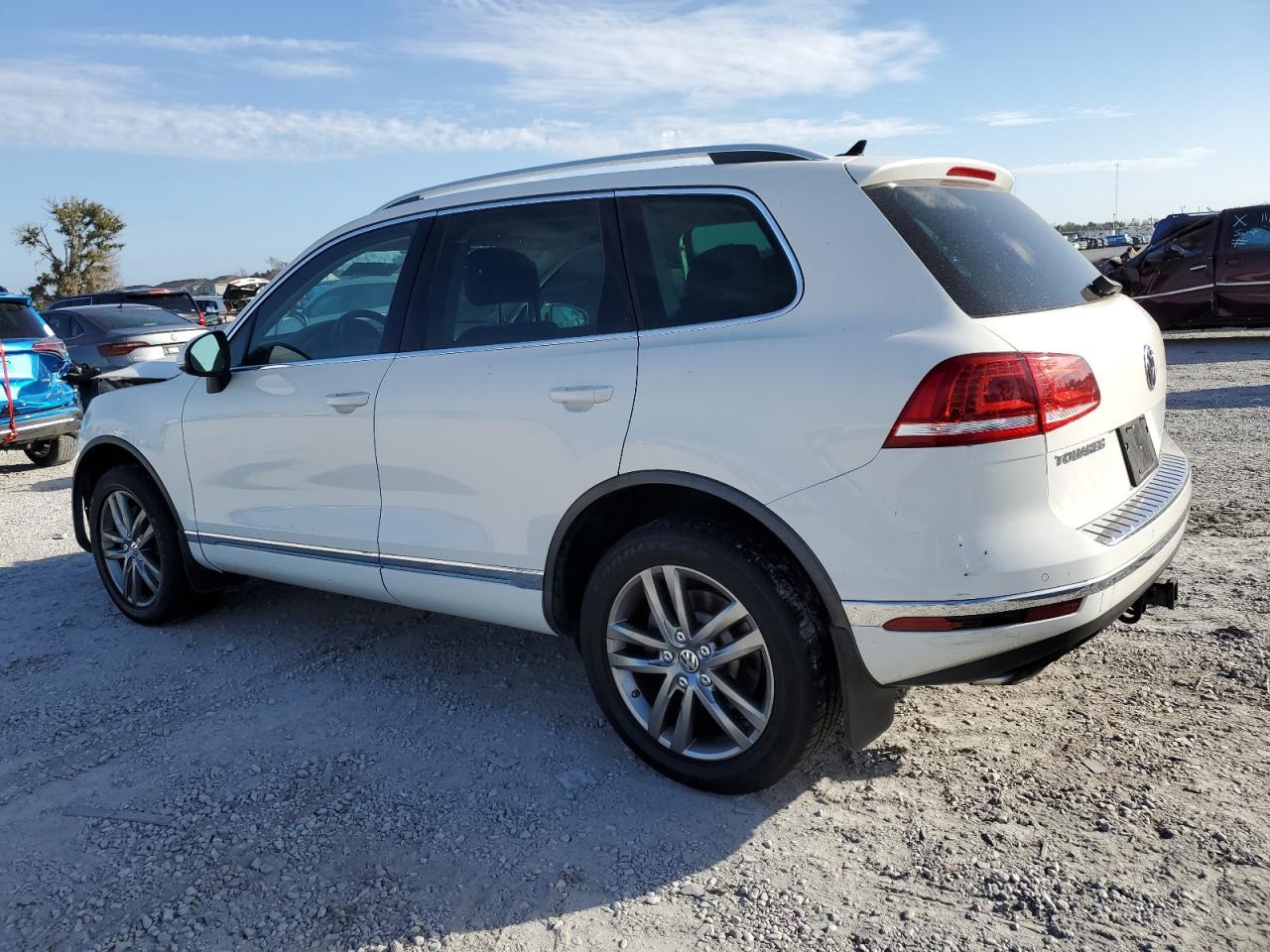 2016 Volkswagen Touareg Sport - Фото 2
