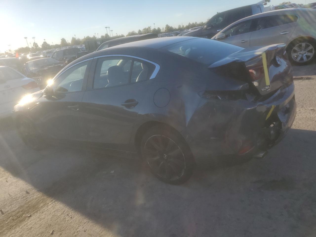 2023 Mazda 3 Preferred - Фото 2