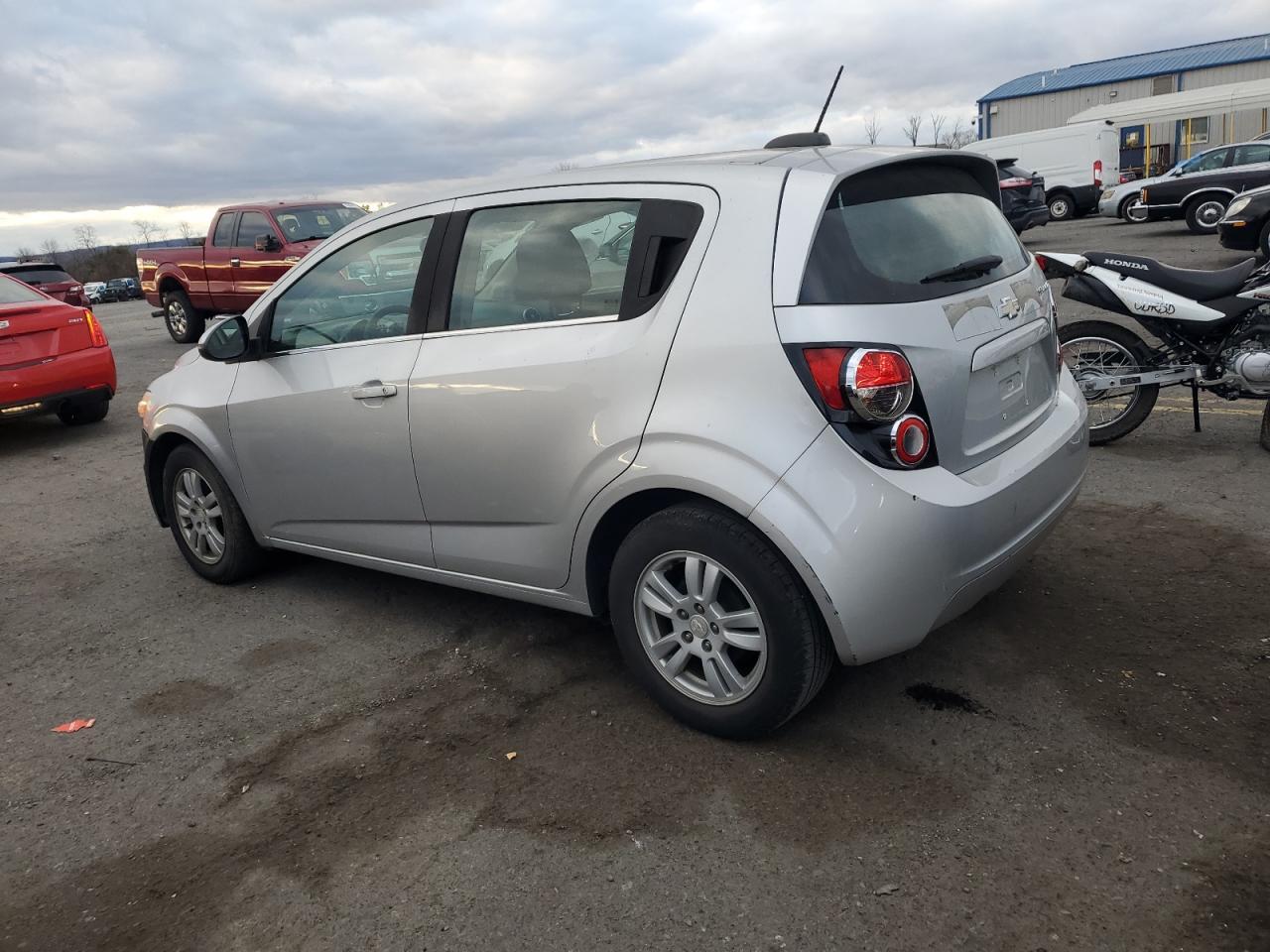 2016 Chevrolet Sonic Lt - Image 2