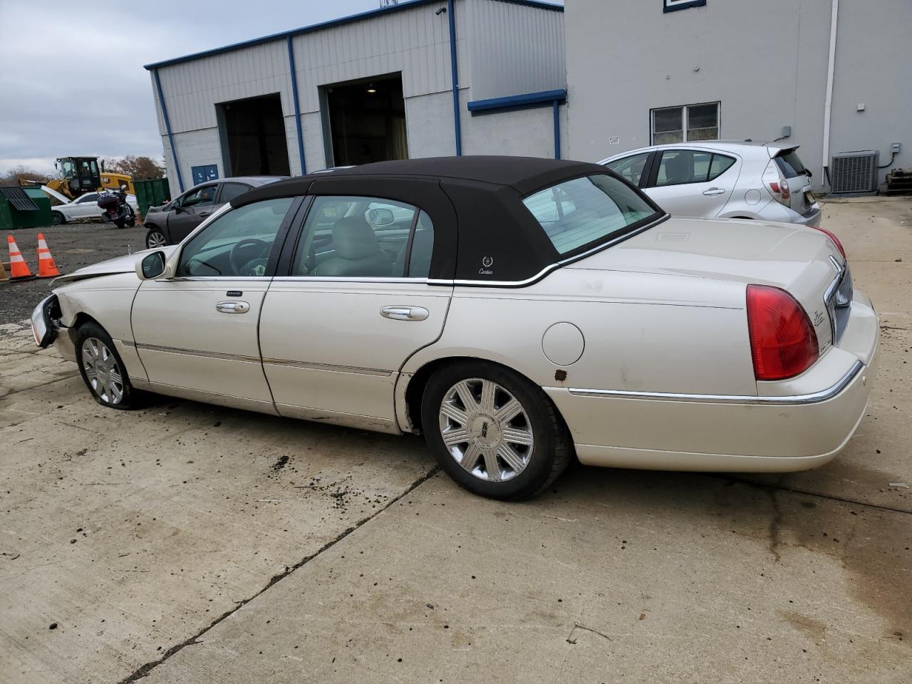 2003 Lincoln Town Car Cartier - Фото 2