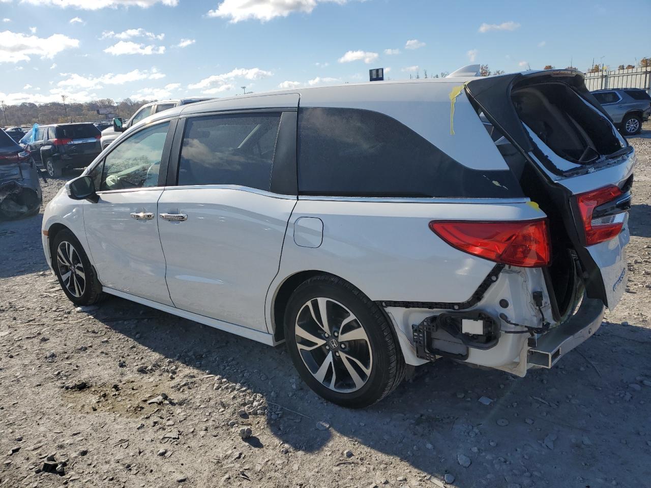 2021 Honda Odyssey Touring - Фото 2