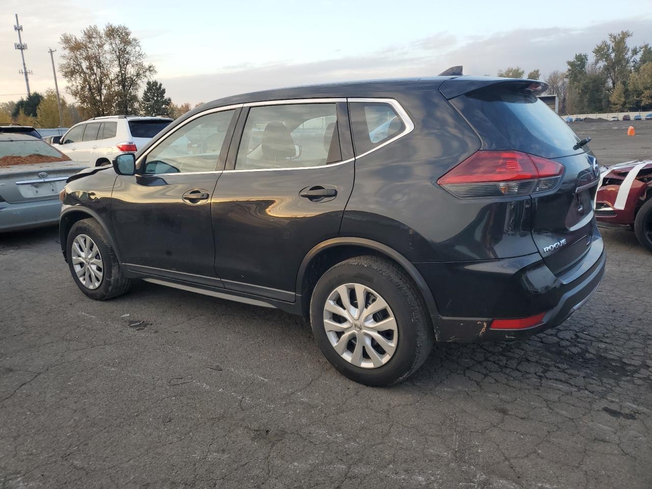 2018 Nissan Rogue S - Фото 2