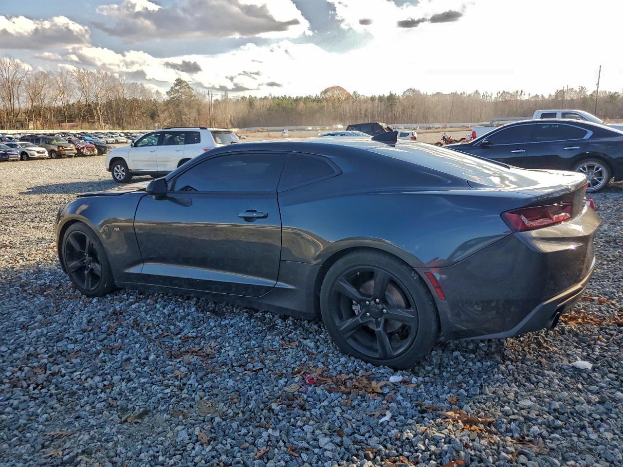 2018 Chevrolet Camaro Lt - Image 2