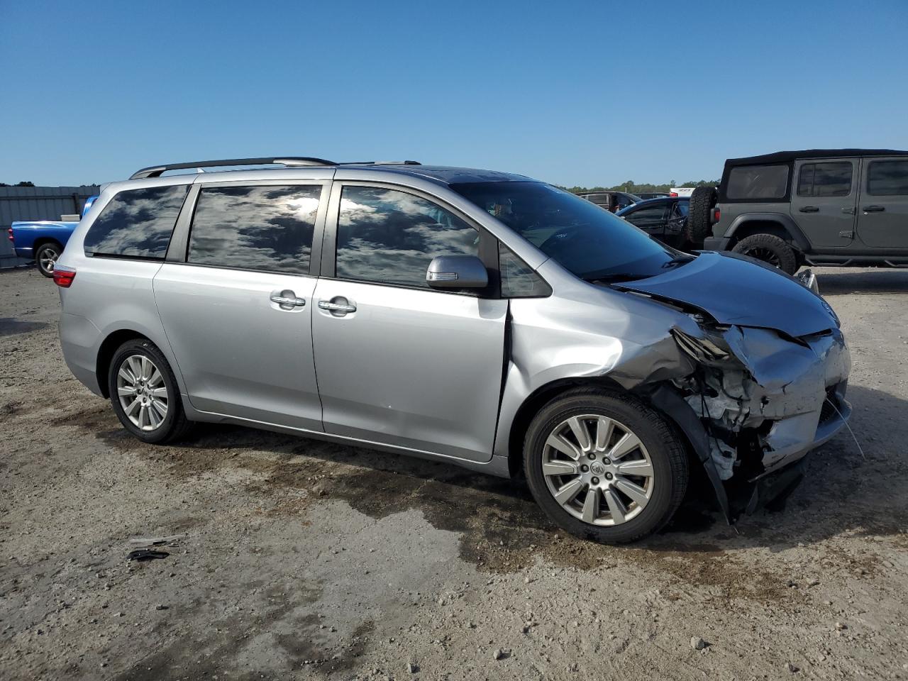 2017 Toyota Sienna Xle 8-Passenger - Фото 4