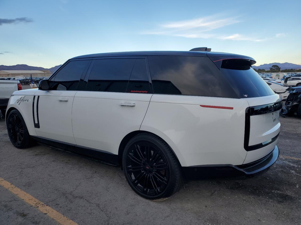 2023 Land Rover Range Rover Autobiography - Image 2