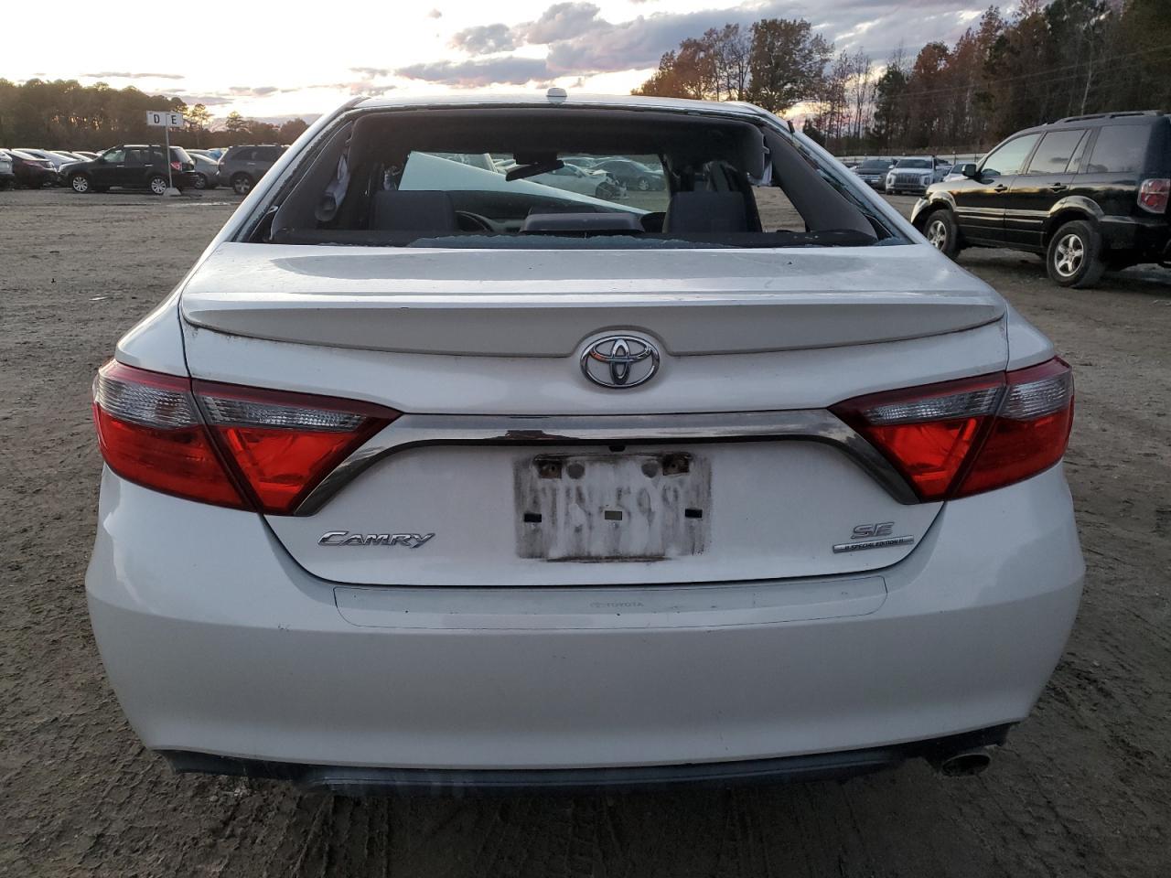 2016 Toyota Camry Le - Фото 6