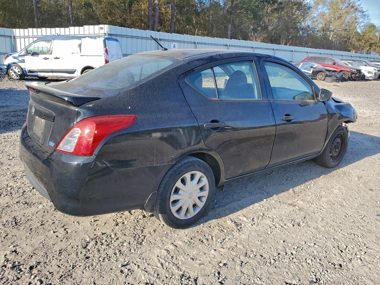 2016 Nissan Versa S - Фото 3