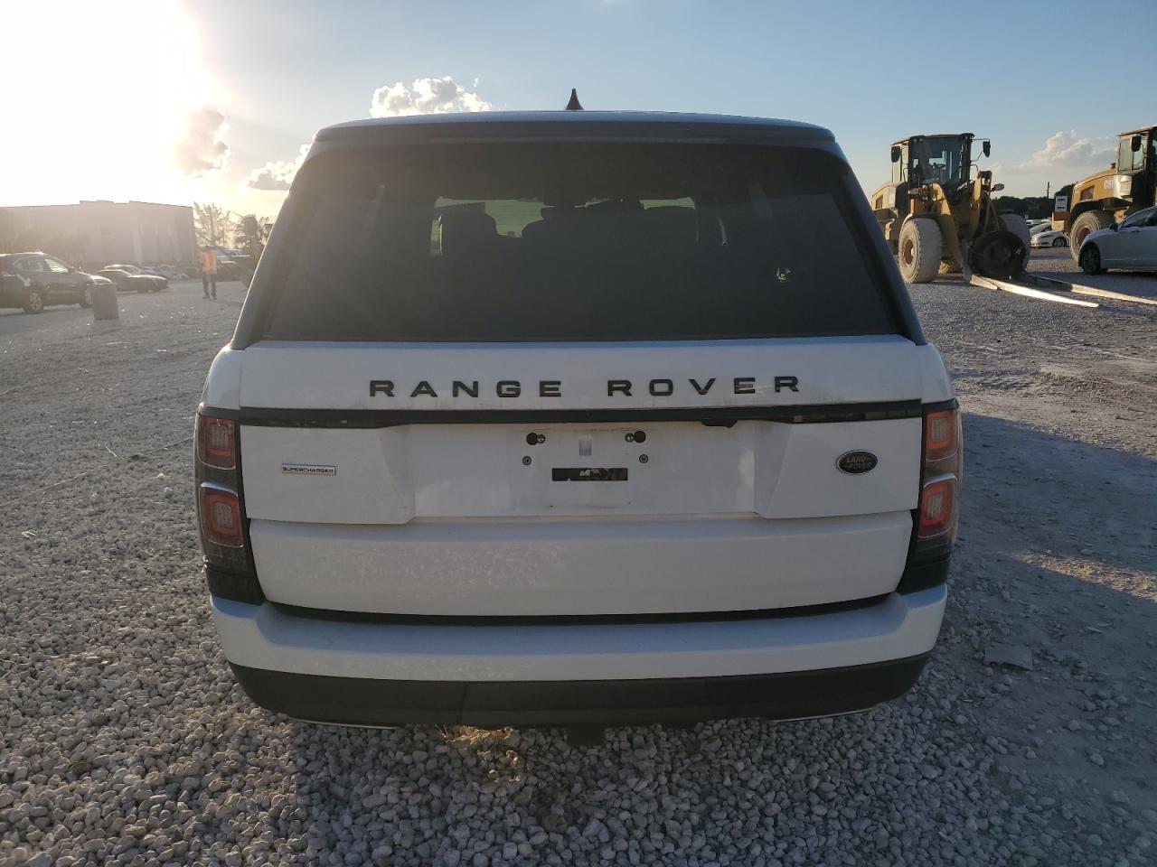 2018 Land Rover Range Rover Supercharged - Image 6