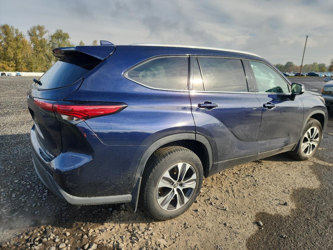 2022 Toyota Highlander Xle - Image 3
