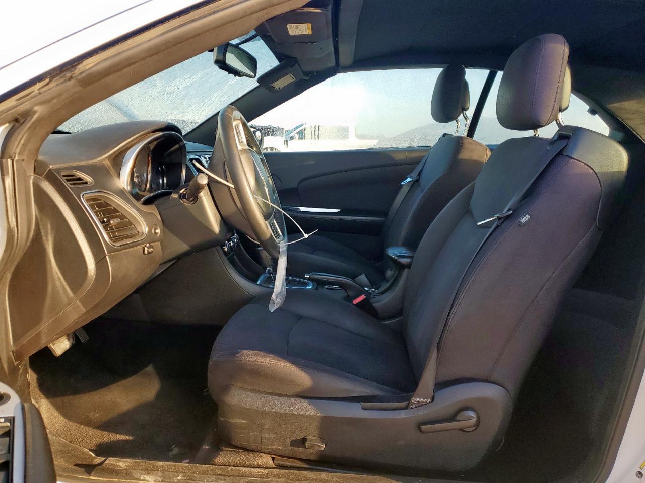 2014 Chrysler 200 Touring - Image 7