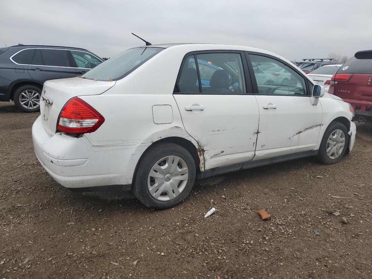 2011 Nissan Versa S - Фото 3